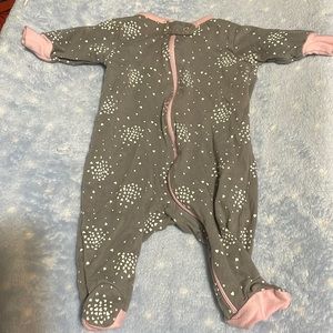Gerber: newborn baby girl footed pajamas